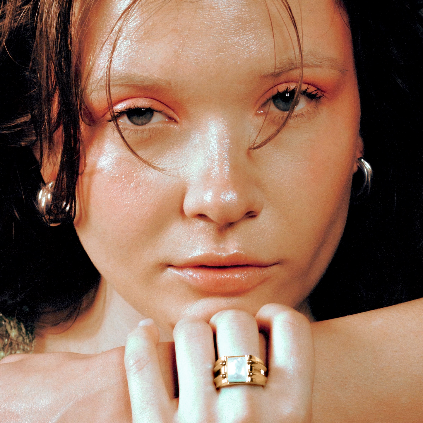 BAGUE MONA CHEVALIERE VERMEIL & PIERRE NACRE BLANCHE